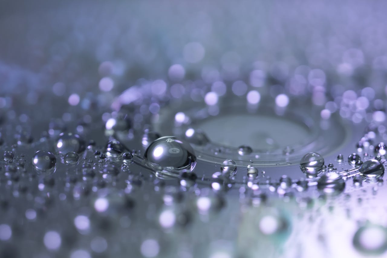 Captivating macro photograph of water droplets highlighting reflection and clarity.